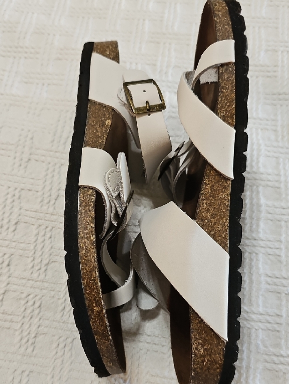 White Mountain Women's White Leather Crossover Sandals with Buckle - Picture 4 of 7